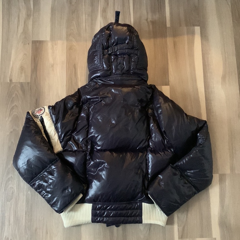 Moncler short, down puffer jacket in navy blue and off-white, size 2 - Picture 6 of 15